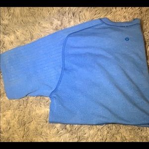 Lululemon men’s baby blue short sleeve
